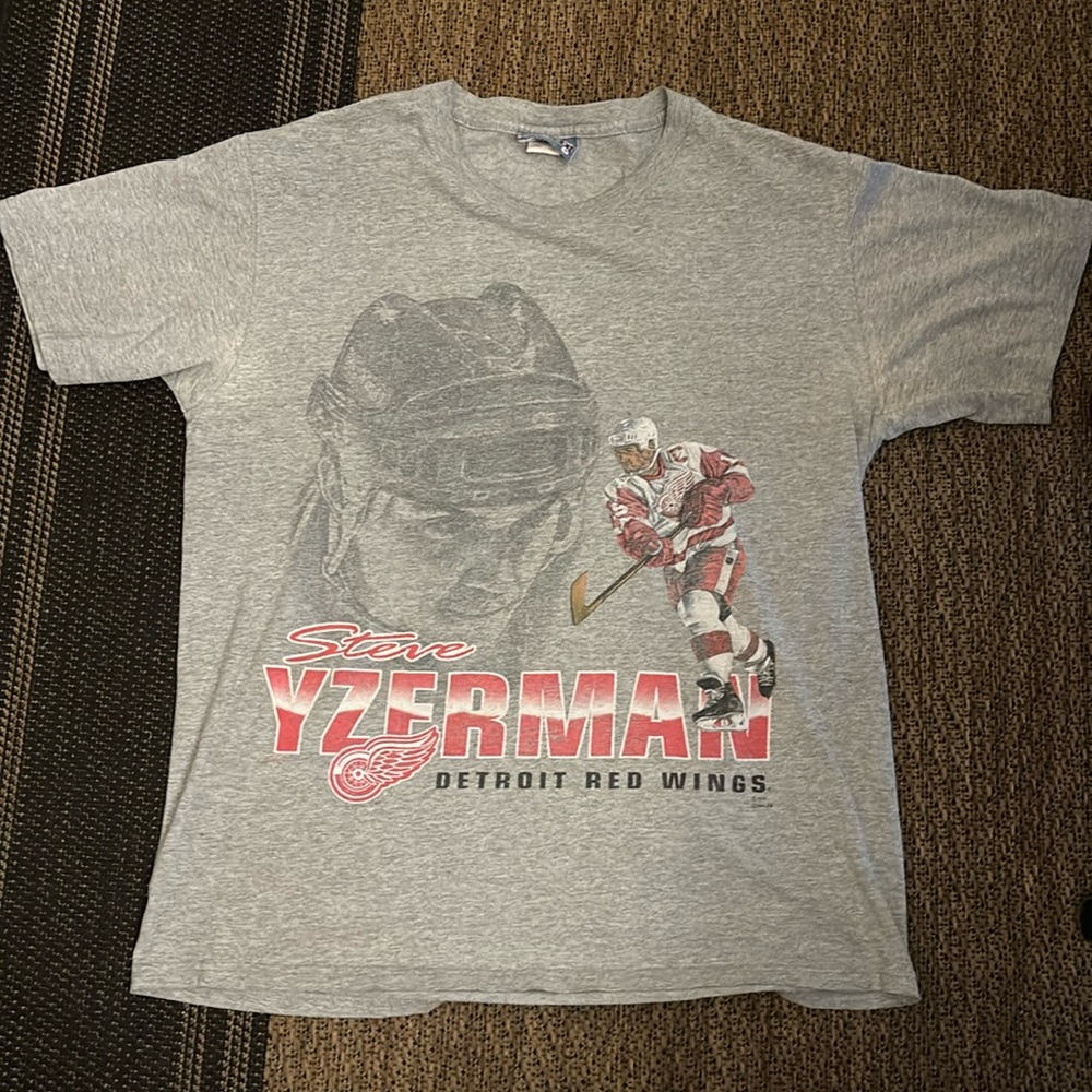 Vintage Detroit Red Wings Steve Yzerman Tshirt 90s LEE